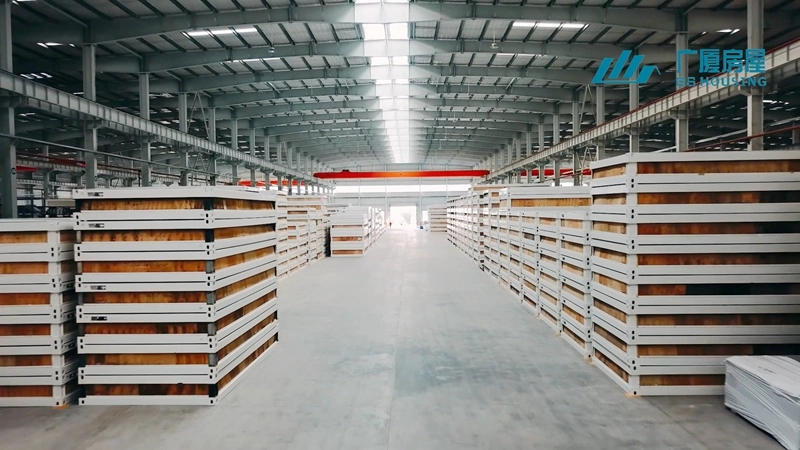 Container-homes-stacked-and-ready-for-transportation_副本 Container homes stacked and ready for transportation