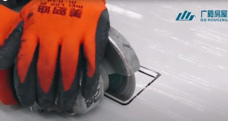 Electrical-wiring-and-socket-installation-inside-container-house-frame-before-wall-panels-are-closed_副本-768×409 Electrical wiring and socket installation inside container house frame